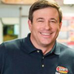 “Descubre la historia de Todd Graves, el nuevo multimillonario de Forbes”