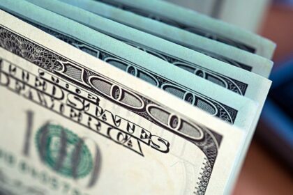 “El dólar oficial sigue al alza: ¡Cotización en Banco Nación cerca de $1.300!”