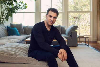 “Descubre la historia de Brian Chesky, el exitoso emprendedor de Airbnb”