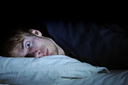 “Niño genio inventa solución para insomnio y triunfa”