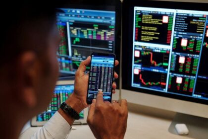 “Suben acciones S&P Merval hasta 5% por clima externo y baja de retenciones”