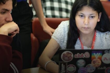 “¡Solicita una de las 150 becas de Google y Junior Achievement para formarte en Soporte IT!”