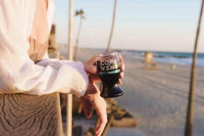 “De frustración a éxito: negocio de abrir botellas de vino valuado en 90 millones”