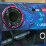 Un Nubia Z70 Ultra, con una cámara principal que lleva una lente de 35mm