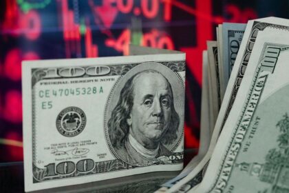 “Actualización dólar hoy: cotización oficial y blue al instante”