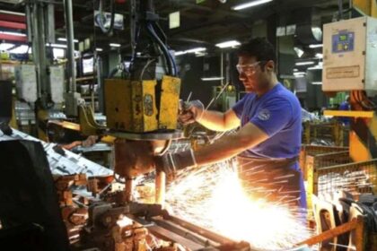 “Alerta: 37.000 empleos industriales perdidos desde asunción de Milei, UIA pide soluciones”