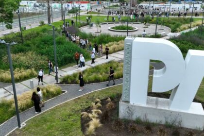 “Monumento a Satoshi Nakamoto en Buenos Aires: ¡Descubre la historia detrás del creador de Bitcoin!”