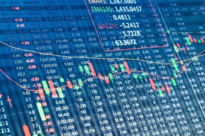 “Wall Street alcanza máximos históricos por expectativa de recorte de tasas”