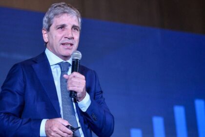 “¡Licitación de urgencia para absorber pesos y estabilizar el dólar!”