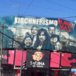 “Alerta en Tres de Febrero: Militantes K intimidan por cartel de NUNCA MÁS”