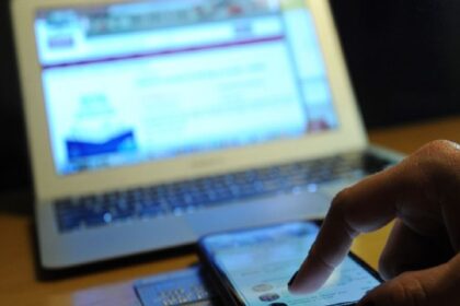 “Protege tus finanzas: consejos para usar WiFi público de forma segura”