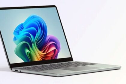 “Comparativa: Amazon vs Mercado Libre para comprar la nueva laptop de Microsoft con IA”