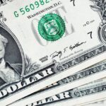 “Récord de operaciones: Dólar oficial cae por 12° vez seguida”