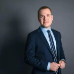 “Escándalo en Helsinki: Diputado finlandés se suicida en el Parlamento”