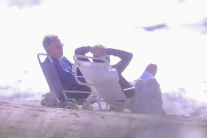 “Escándalo en la playa: ex secretario de Estado de Biden expulsado por desacato”