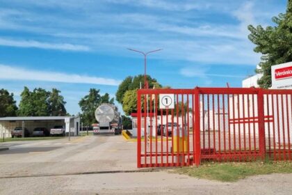 “Despidos y negociaciones: gigante lácteo al borde de la parálisis”