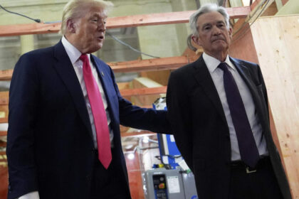 “Trump destituye a gobernadora de la Reserva Federal por fraude hipotecario”