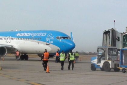 “Paro controladores aéreos: impacto en Córdoba”