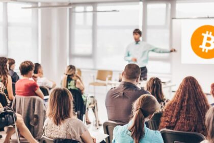 “Descubre el mundo del trading de criptomonedas en España”