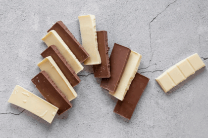 En qué se diferencian el chocolate negro y el chocolate con leche