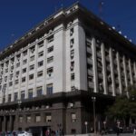 “Deuda en u$s7.000 millones: impacto de tasas en pesos”