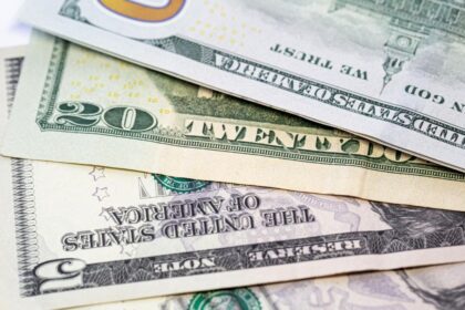 “¡Dólar oficial cae $55 y rompe los $1.500 en bancos! Anuncio sobre retenciones y apoyo de EEUU”