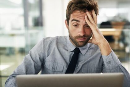 “¿Tu sueldo no alcanza? Descubre por qué a la mayoría solo le dura 2 semanas”