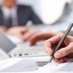 “Índice de confianza empresarial cae: impacto en dólar, inversión y empleo”