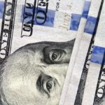 “El dólar supera los $1.400 en bancos: presión oficial no lo detiene”