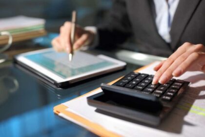 “Actualización salarial 2025: moderación en aumentos para personal fuera de convenio”