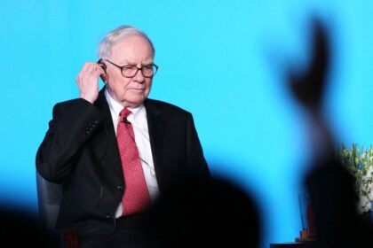 “Descubre las 10 acciones clave de Warren Buffett para invertir con éxito”