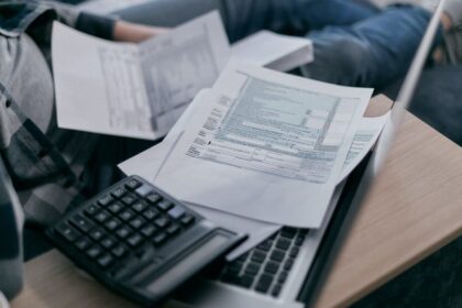 “¡Bancos refuerzan controles por morosidad! ¡Alertas tempranas activadas!”