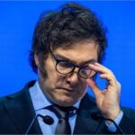 “Análisis del Financial Times sobre política cambiaria de Milei y demanda de dólares”