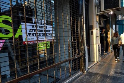 “¡Alerta! 28 empresas cierran diariamente y 236.000 empleos se pierden”