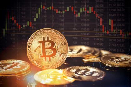 “Bitcoin cae un 23% por aranceles de EEUU a China: ¡Invertir ahora!”