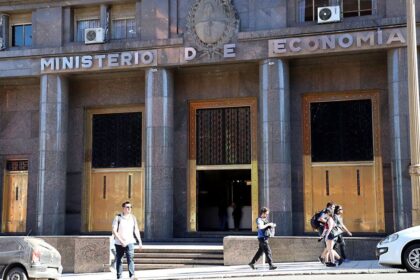 “EEUU impulsa economía: renovación de $4 billones en juego”