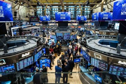 “Wall Street rebota tras peor jornada, Trump modera amenazas a China”