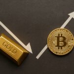 “Bitcoin sube, oro se desploma: ¿Qué está pasando?”