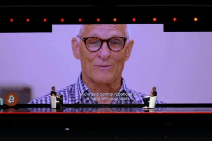 “Compra bitcoins con chips cerebrales: la nueva revolución tecnológica”