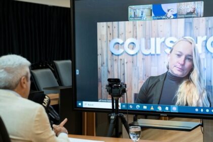 “Universidad argentina premiada por Coursera: innovación educativa”