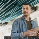 persona comerciando Carne Porcina