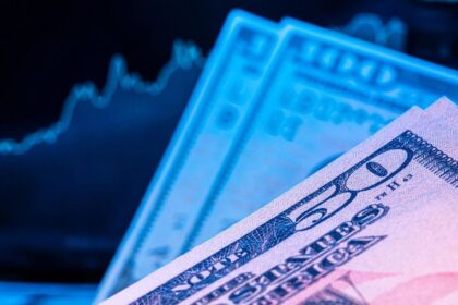 “Predicciones del dólar en noviembre: ¿frenará su escalada o seguirá subiendo?”