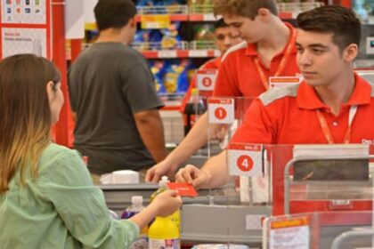 Salario de cajero de supermercado en Argentina 2025: ¿Cuánto gana?