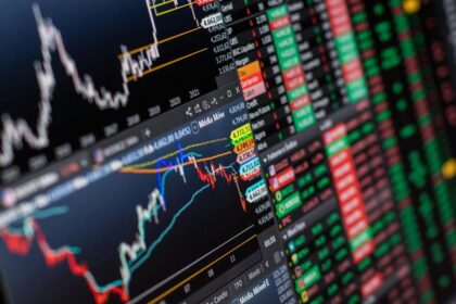 “Wall Street cierra dispar con Dow Jones en máximos: cautela sobre acciones de IA”