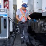 Descubre el sueldo de un playero en Shell e YPF