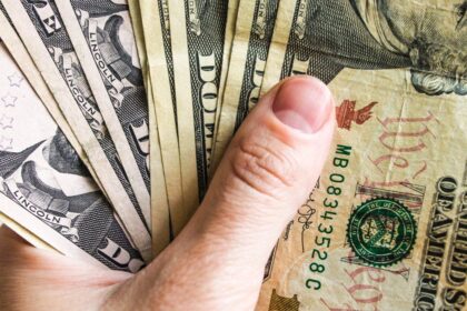 “Argentina regresa al mercado de deuda con caída del dólar”