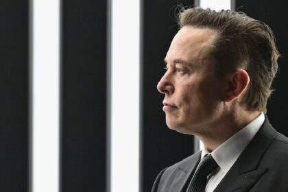 “Elon Musk desafía el modelo militar de EE.UU. y predice el futuro de los conflictos armados”