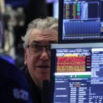 “Wall Street se tambalea por alza en rendimientos de bonos del Tesoro de EEUU”