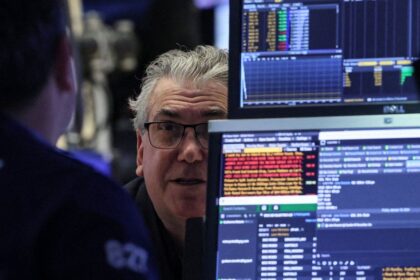 “Wall Street se tambalea por alza en rendimientos de bonos del Tesoro de EEUU”