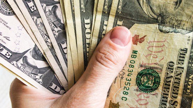 Los dólares prolongan la calma de la semana pasada.